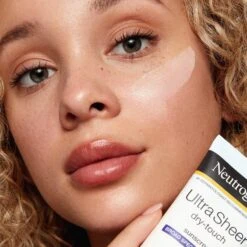 Neutrogena Ultra Sheer Dry-Touch Sunscreen Lotion Broad Spectrum SPF 70 -Neutrogena Store 2592307cm alt03